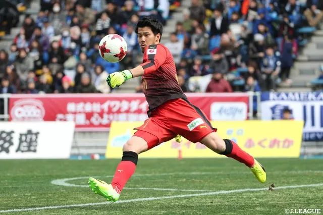 足球队员王大雷简介,足球门将王大雷跟小男孩