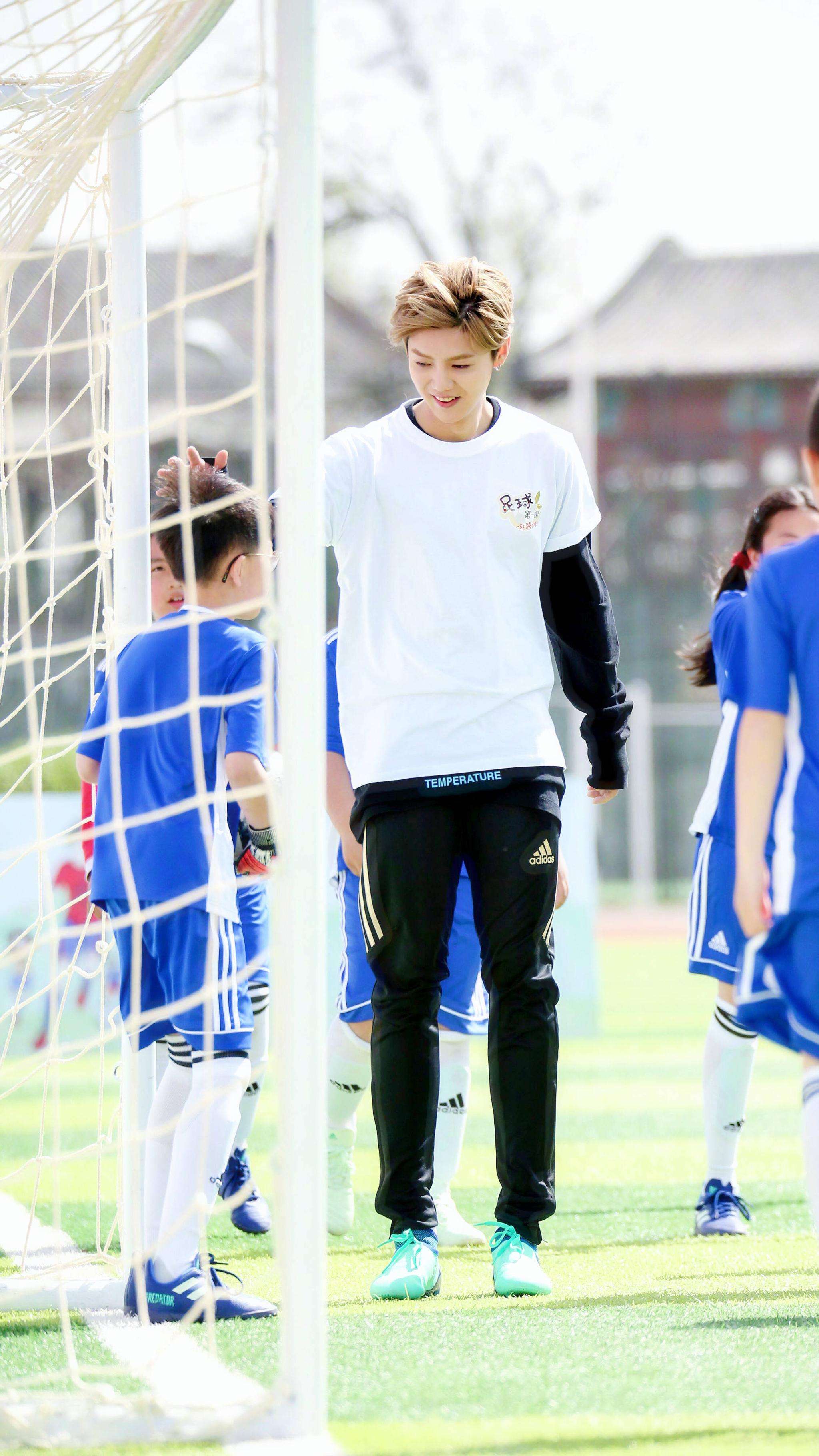 鹿晗足球解说镜头,鹿晗足球解说回放