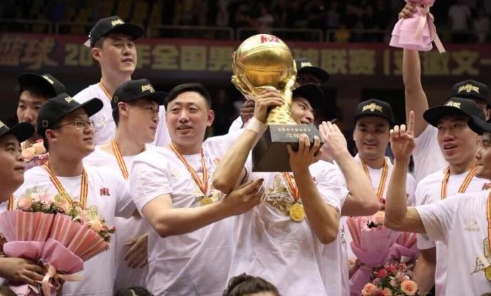 队史第2冠！安徽文一4-0横扫领头羊夺冠宫鲁鸣无愧中国篮坛教父