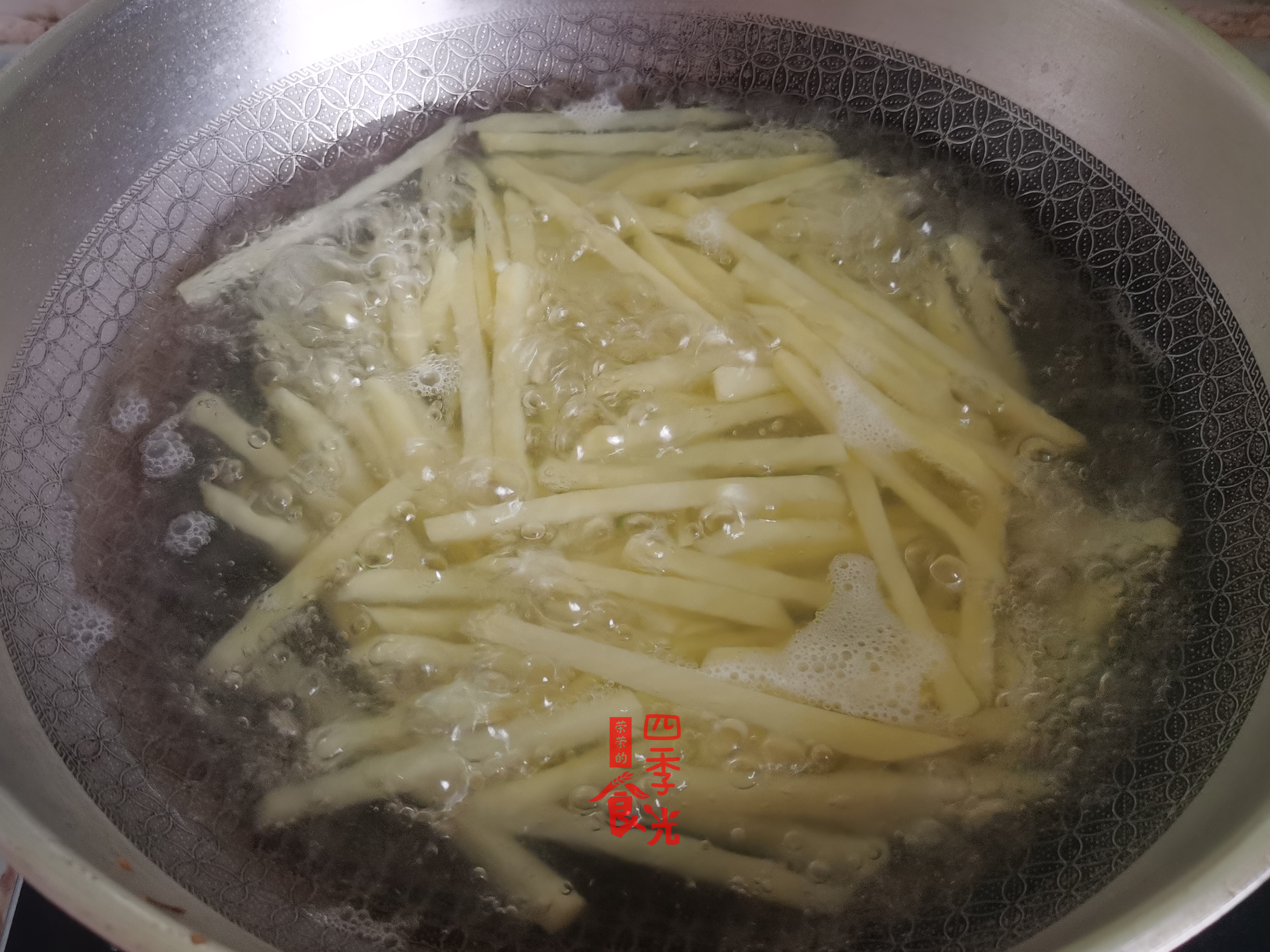 家庭版炸薯条的做法大全,炸薯条怎么可以让薯条不变软