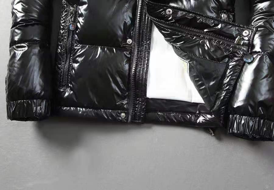 蒙口羽绒服波尔多红复刻,蒙口羽绒服高仿和正品有区别吗