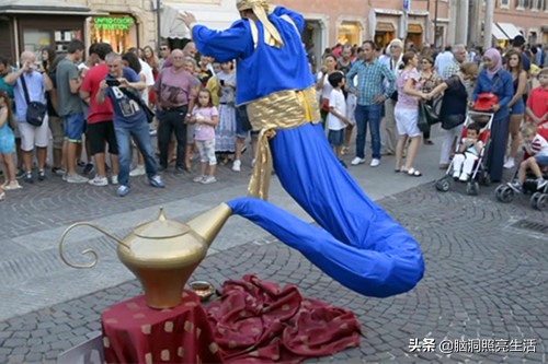 最令人惊奇的街头表演,世界神奇的街头表演