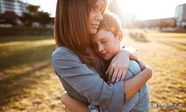 孩子总想妈妈陪着,孩子老是要妈妈陪玩怎么办