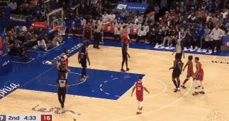 范弗里特晃倒富尔茨,范弗里特vs凯尔特人