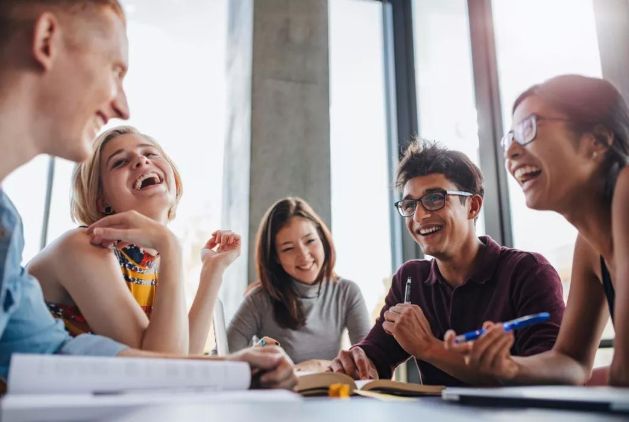 怎么缓解聘场工作枯燥疲惫感,职场打工人如何缓解工作劳累