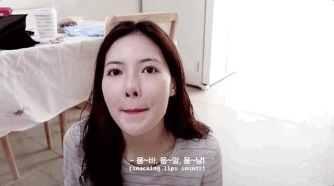 在折腾嘴唇这件事上，大家都一样