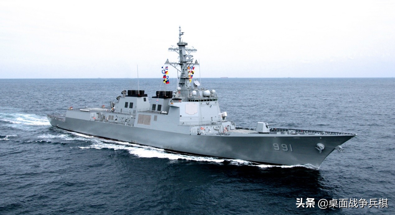 现代军舰主炮和二战军舰对比,主流舰炮口径