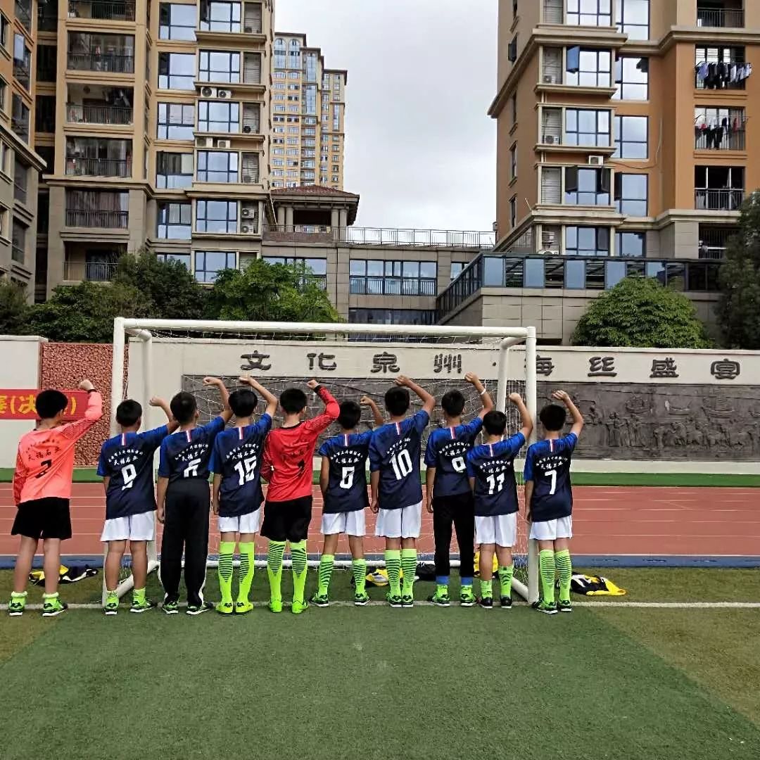 又又又得冠军了！咱石井连续夺得两届泉州市级足球联赛……