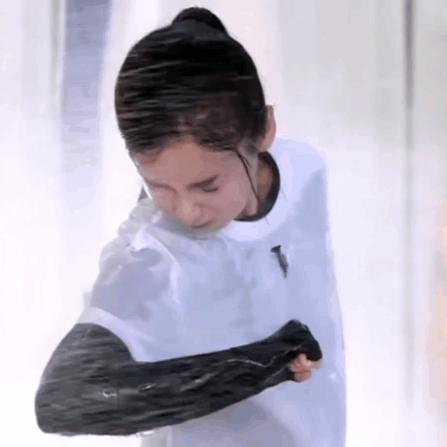 超详细干货｜游泳池里到底用什么手法才能不脱妆？