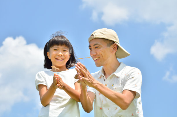 宝宝内向不爱说话怎么培养,孩子比较活泼内向怎么教