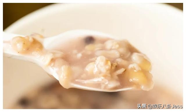 在李佳琦直播间买零食，是个划算的选择吗？