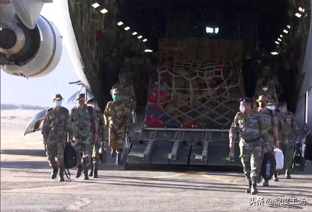 印军向中印边境运送大量物资,印军向边境运送武器装备