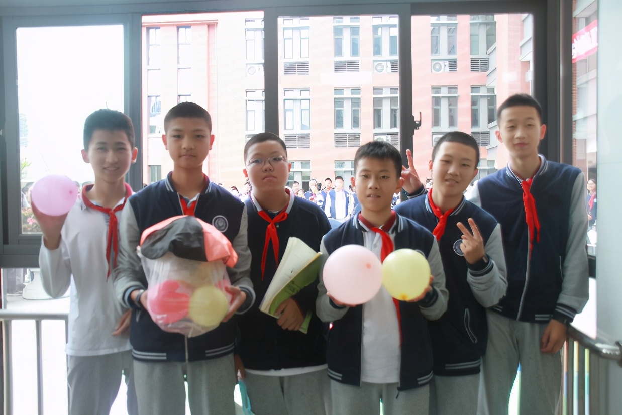 筑梦AI，智竞未来——天府七中科创体育节之科技活动回顾