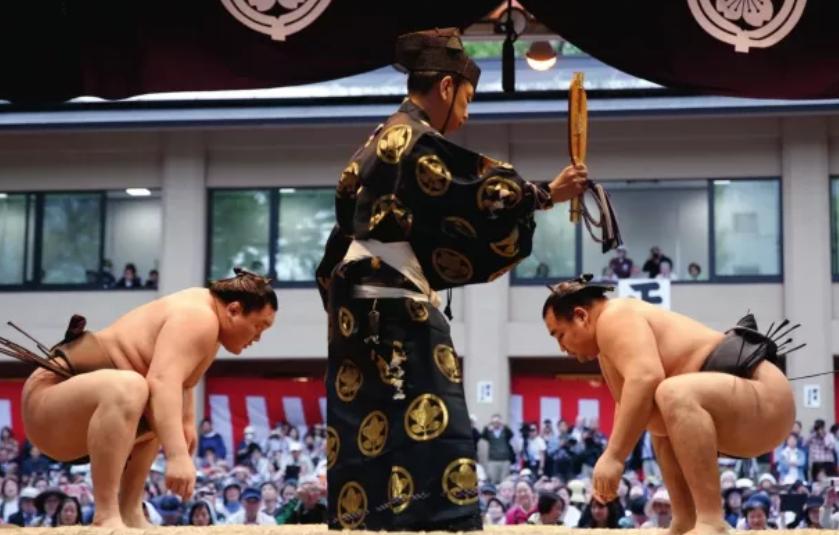 相扑在日本地位有多高,为什么日本相扑选手都那么高