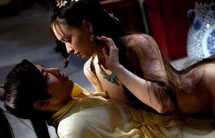 韩寿偷香的故事,韩寿偷香典故里都有谁