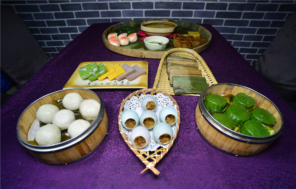 桂林藏在山洞里的油茶店,桂林开在半山腰的油茶店