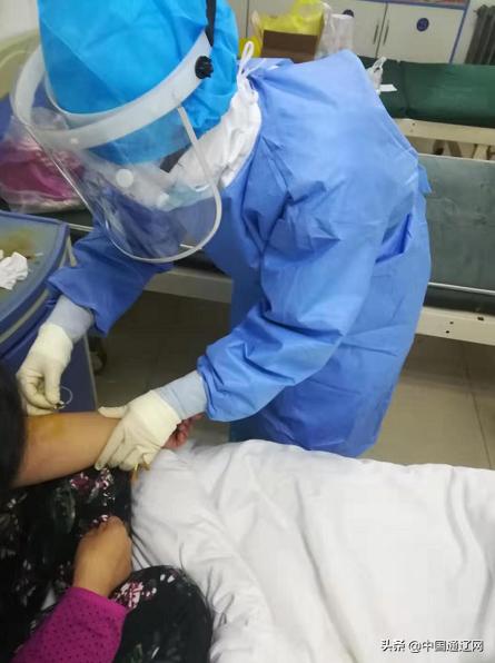 一线医护抗击疫情48小时坚守,抗击疫情40名医护人员