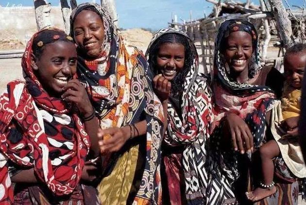 非洲人不解：我们“大金链子”这么便宜，为何中国大妈不来抢购？