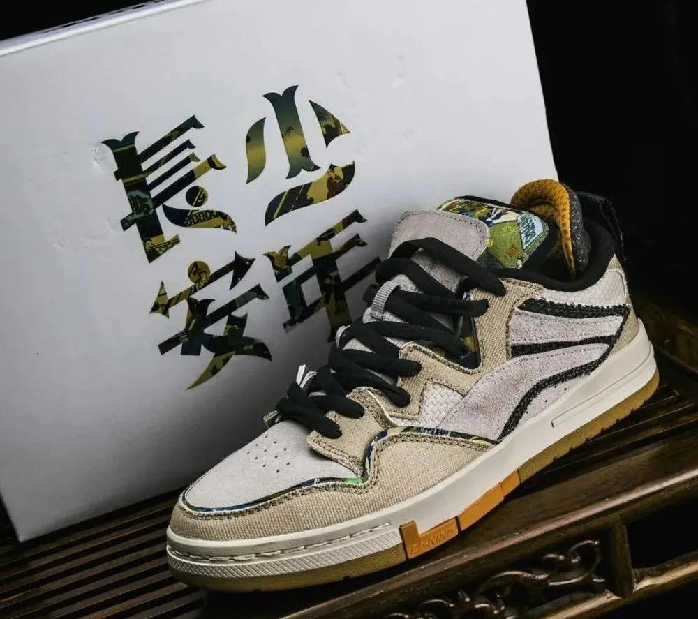 李宁与aape,aape联名李宁驭帅照片