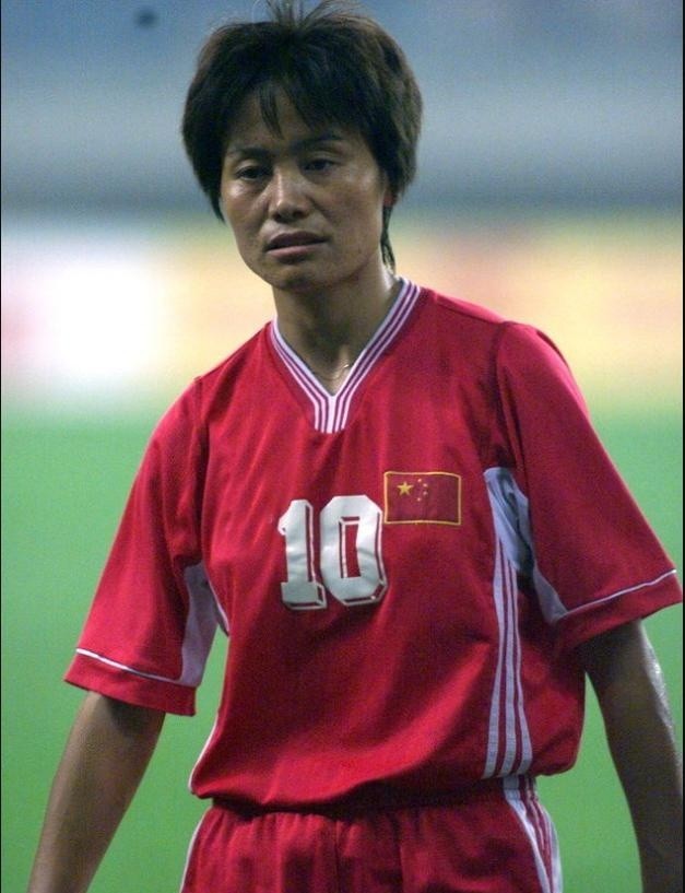 她曾是中国女足中场灵魂，也是世界顶尖球员，2次转行选对道路