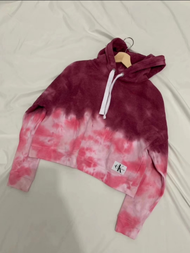 太值了吧！一两百左右就可以买到，THckdkny等牌子衣服