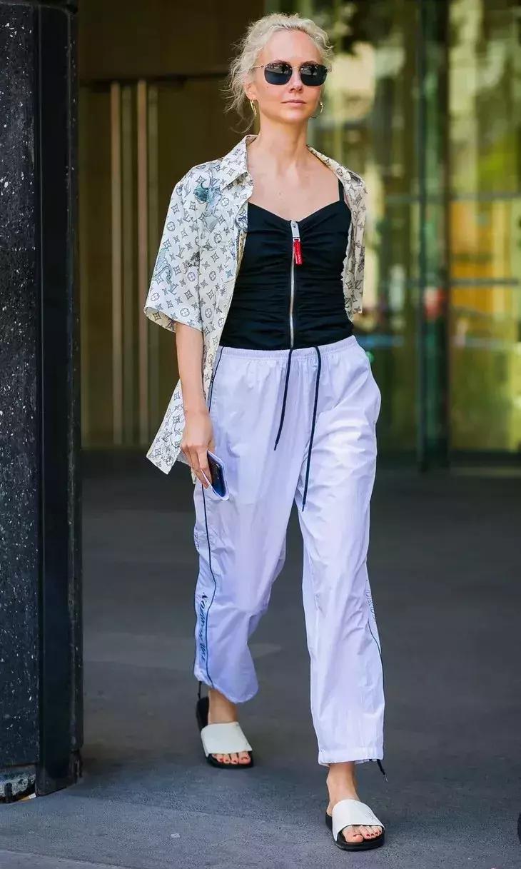 刘雯、倪妮不费力就很时髦原来是脚上的拖鞋太美了