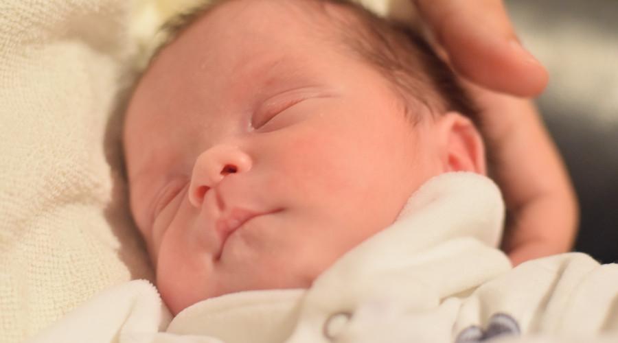 婴儿的皮肤应该怎么护理,婴儿的面部五官护理