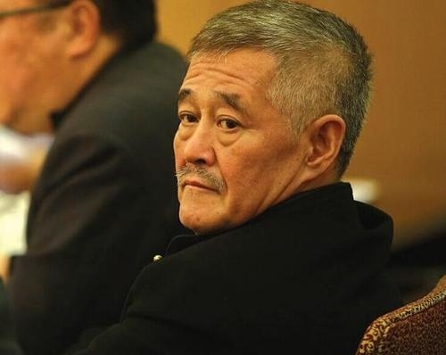 赵本山急流勇退的聪颖,从万众瞩目到急流勇退