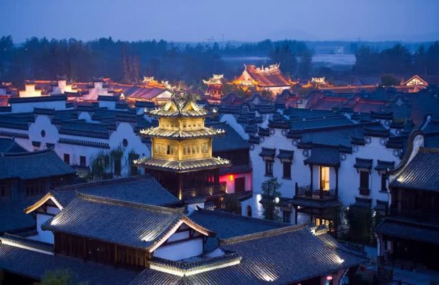 想在这温柔如风的夏天，和台儿庄古城客栈邂逅