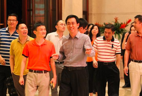 许家印如何从富豪变穷困潦倒,从车间工人到地产首富的许家印