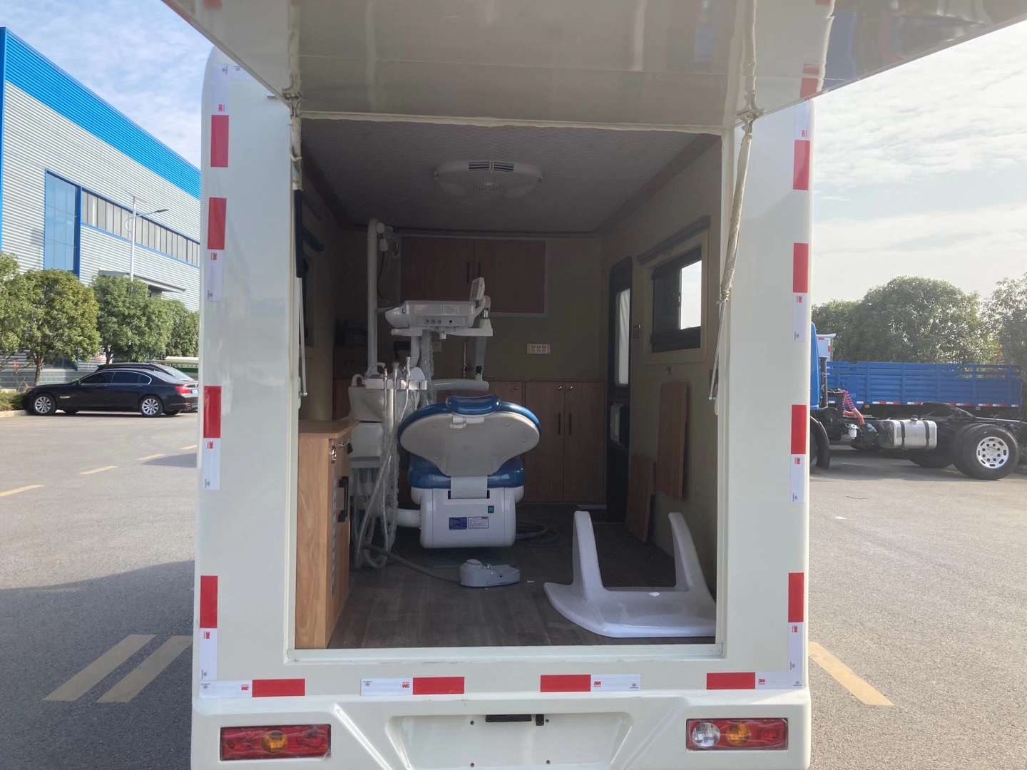 医疗机构的福音来啦快来围观程力集团新推出的流动牙科服务车