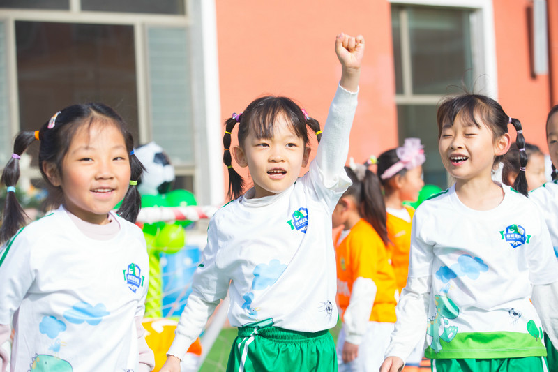 幼儿园青训足球游戏,团队协作足球游戏幼儿园