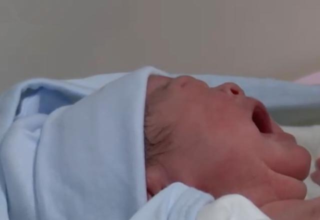 双胎孕妈想顺产遭婆家反对,孕妇怀双胞胎要生自己在家怎么办