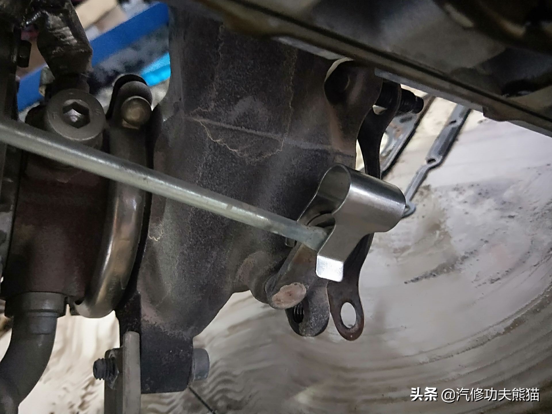 07年奥迪a6轻微烧机油怎么解决,奥迪2007款a6烧机油的原因