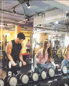 搞笑gif趣图姑娘有话好好说别动手,开心一刻gif搞笑动图