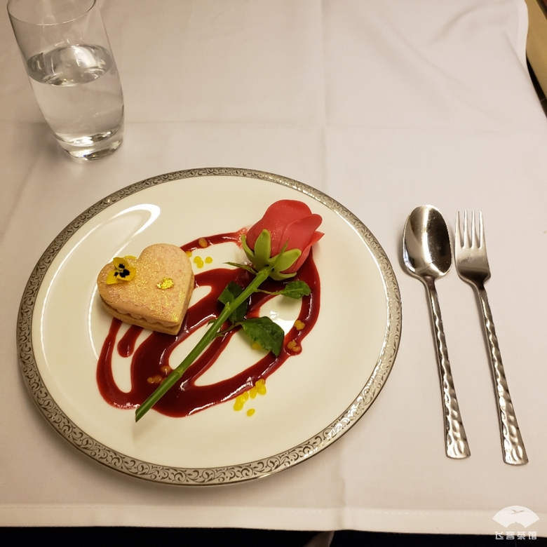 打卡泰航波音747头等舱，贴心空姐疯狂投喂，大龙虾鱼子酱吃到撑