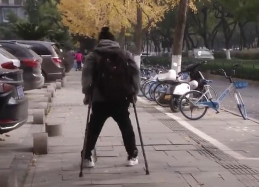欺骗残疾人感情？女子借76万买房反称是小伙追求她送的，“你从头到尾恶心无耻”
