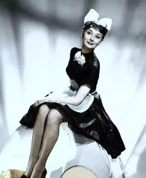 女仆装小考：为什么这种制服文化在日本特别流行？|张小玉