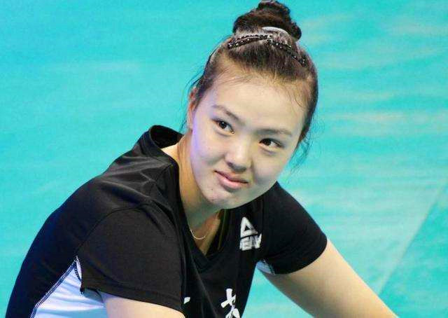 中国女排领奖14人,中国女排16名球员出征世锦赛