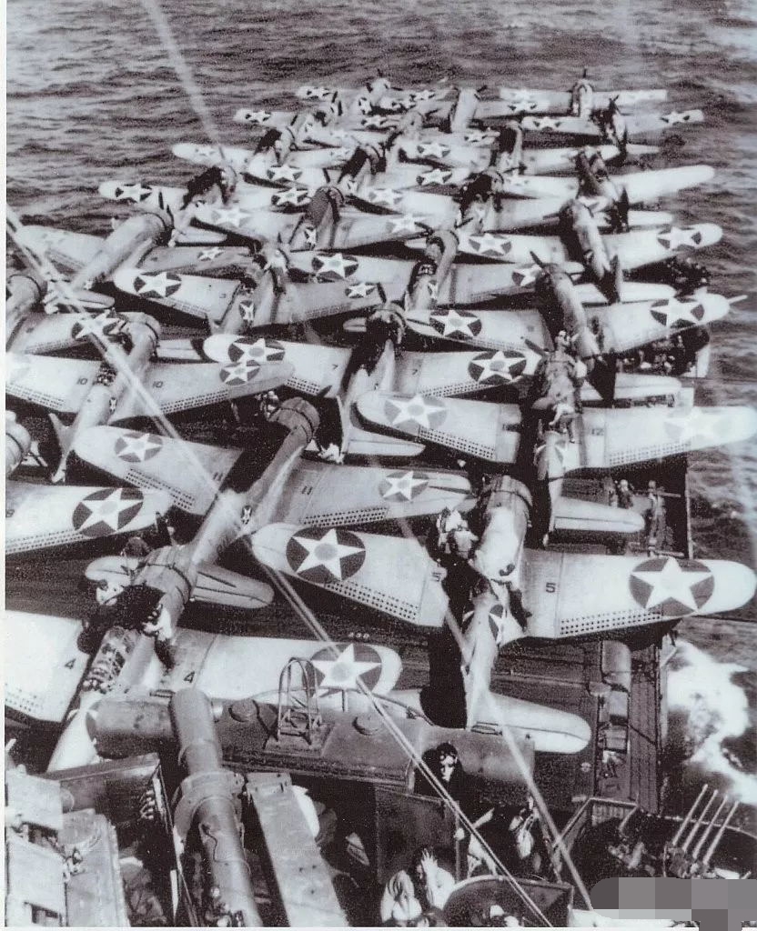 中途岛俯冲式轰炸机,无畏式俯冲轰炸机三面图