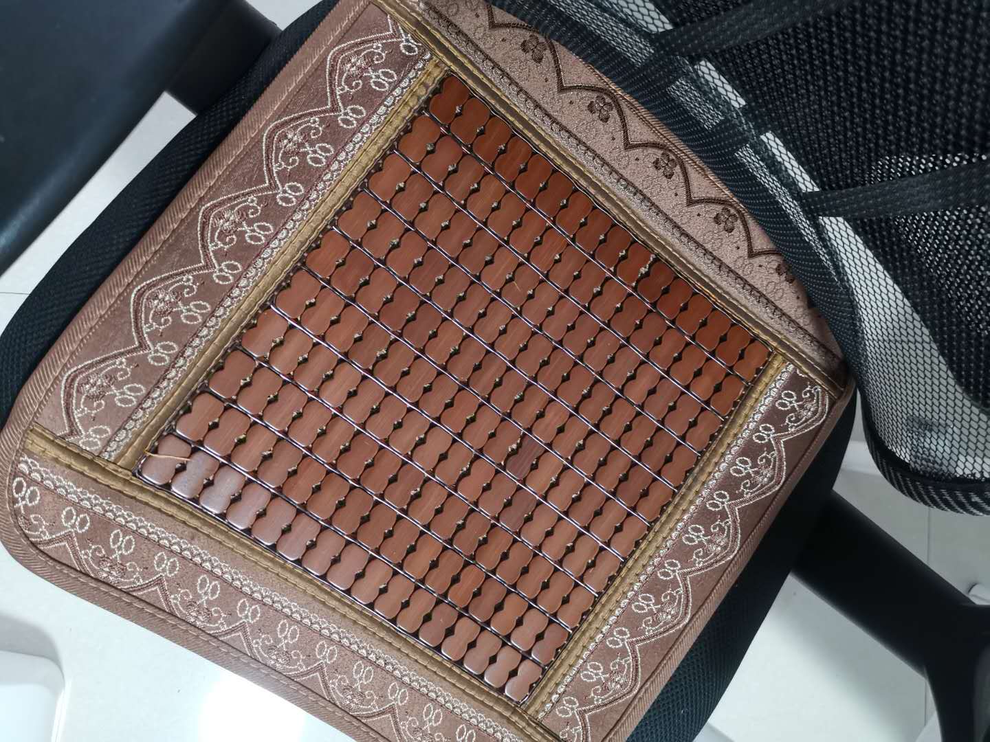 夏天屁股出疹子？试试“变态坐垫”，女同事夸赞：简直大姨妈神器