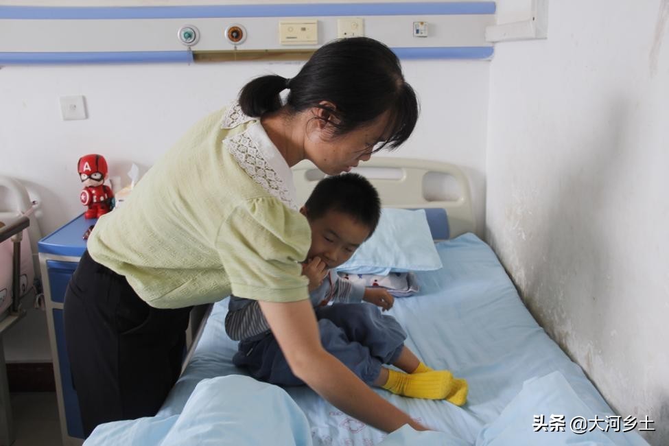 孕妇无知导致29周早产,女子怀孕27周早产