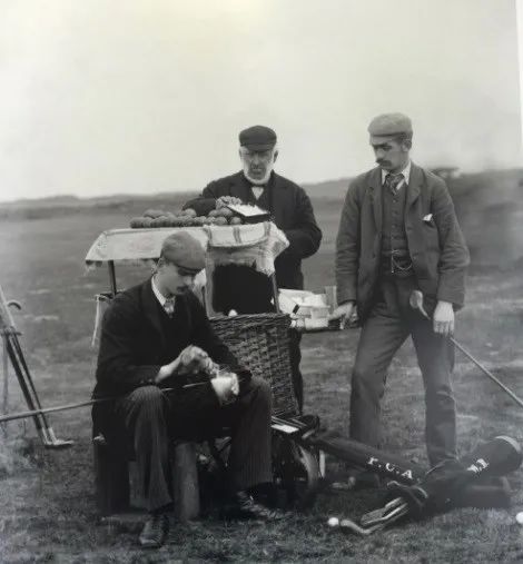 当高尔夫球童有前途吗,高尔夫当球童有什么要求