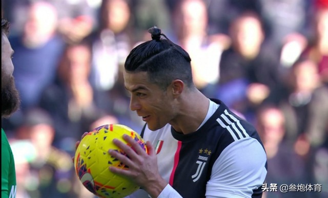 c罗赛后鼓掌致意球迷,c罗罚点球时坚毅的眼神