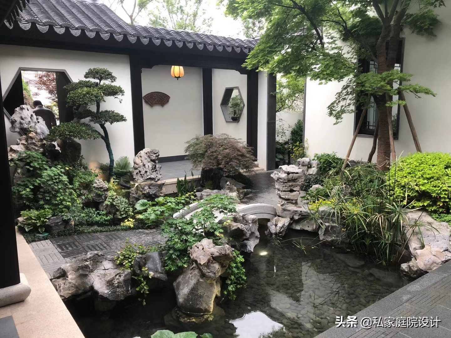 庭院锦鲤鱼池假山造景施工,大兴庭院锦鲤鱼池设计公司排名