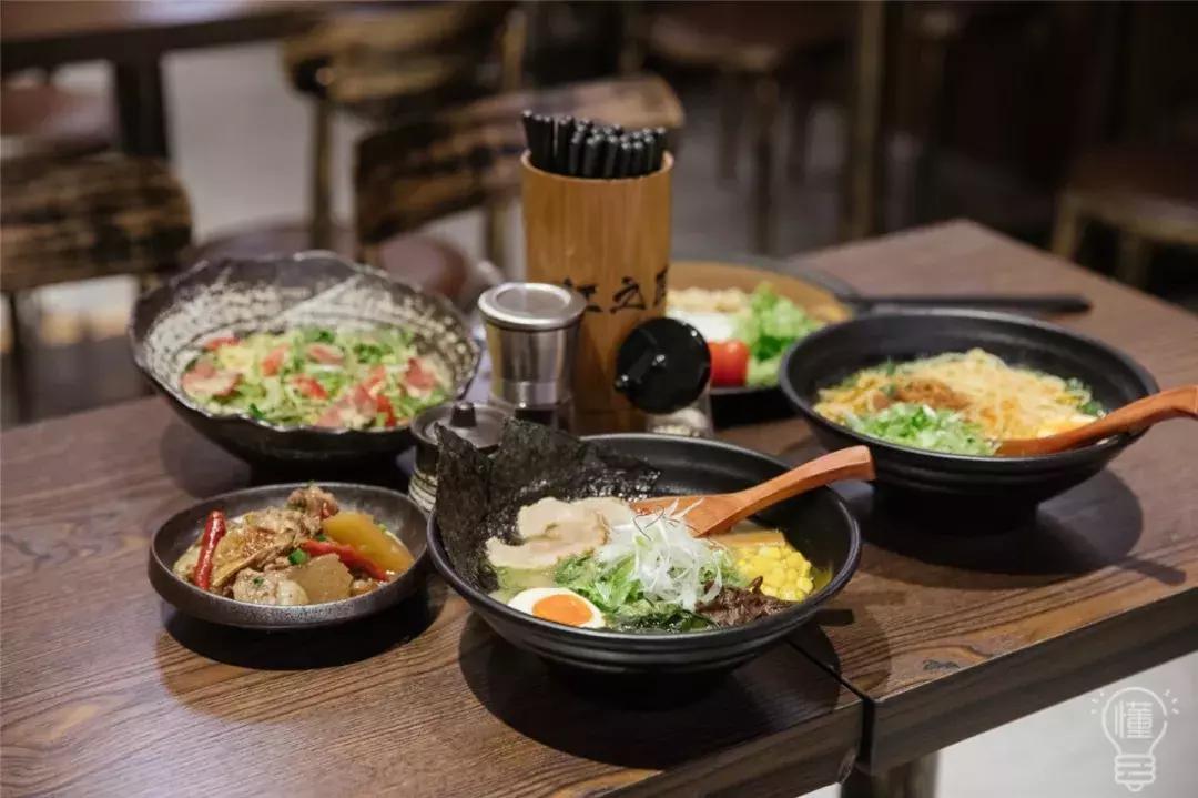 一口气开了三家火锅,一口气连开六家店