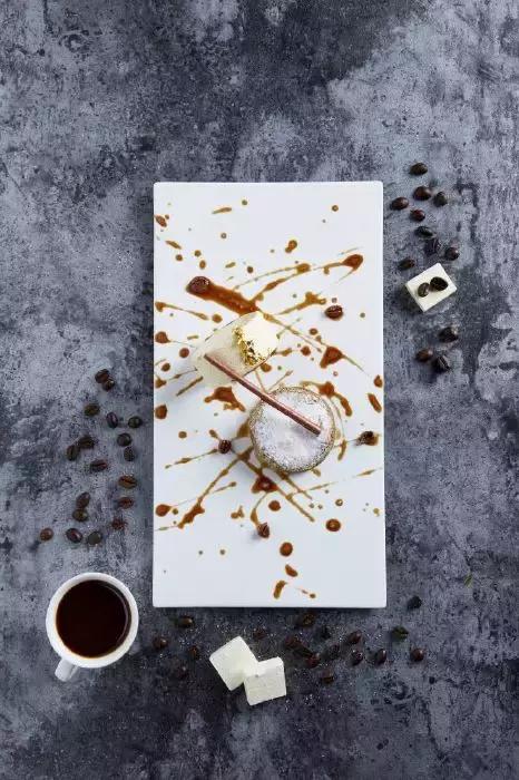 甜点可不仅是缀着亮片和蕾丝的少女派，而是带着仪式感的信物