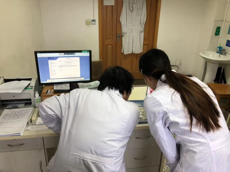 视频问诊+药品配送，患者足不出户就看上*疆新**这家医院大专家