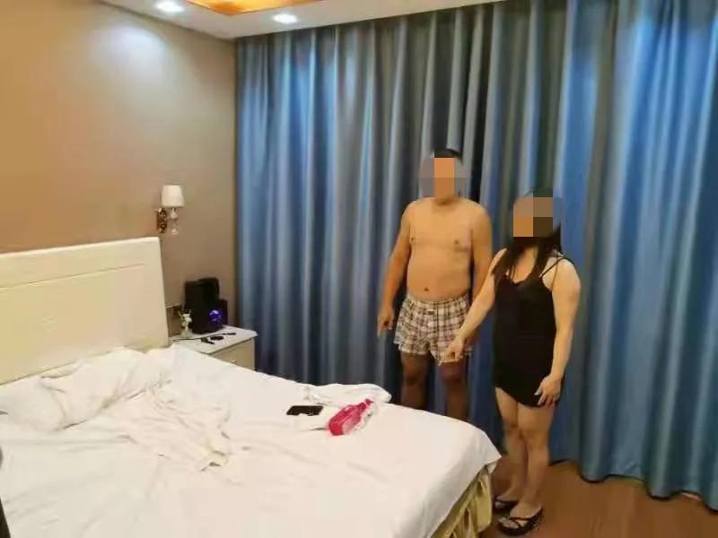 保健会所里淫秽秘密被揭露！14名男女当场被抓！
