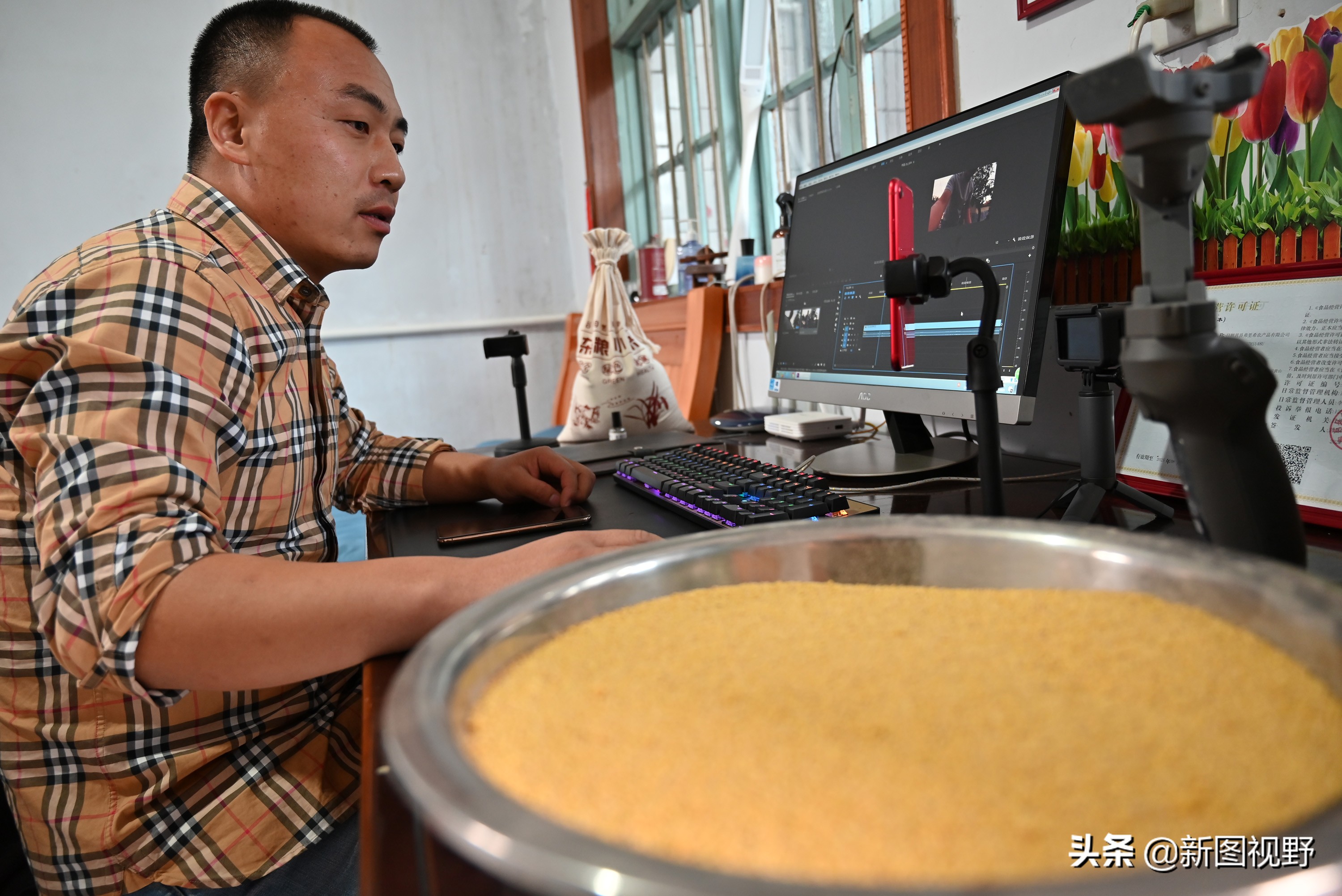 男子拍短视频赚70万,男子回乡创业视频